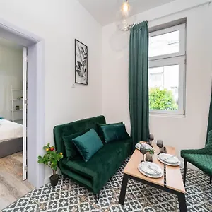 https://top-centar-apartament-front-of-coffe-graffiti.varna-hotels.com
